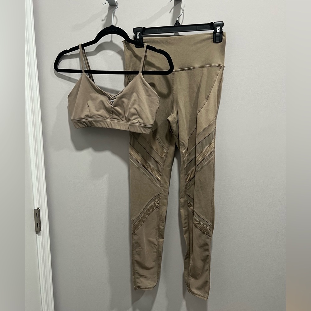 ALO Yoga Leggings L & Bra L Bundle Tan